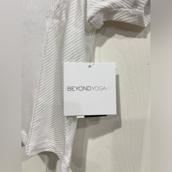 Beyond Yoga Women's Small Silhouette Cropped Tee White NWT RIbbed Fabric - Picture 4 of 8